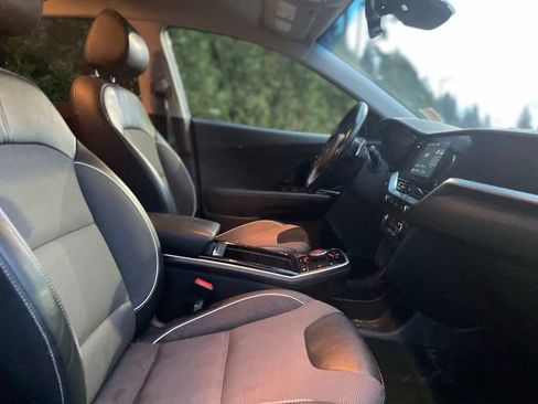 Used 2020 Kia Niro EX w/ Cold Weather Package image 21