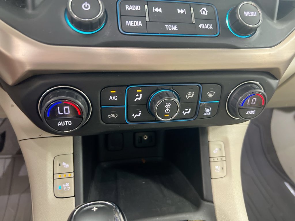 Used 2019 GMC Acadia Denali w/ Technology Package FWD image 17