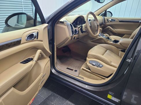 Used 2013 Porsche Cayenne Diesel AWD/4WD image 21