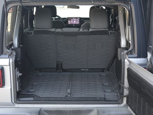 Used 2018 Jeep Wrangler Unlimited Sport AWD/4WD image 32