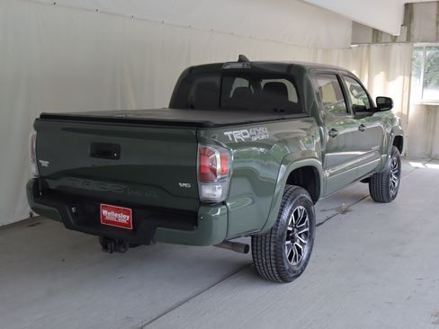 Used 2021 Toyota Tacoma TRD Sport w/ Technology Package AWD/4WD image 6