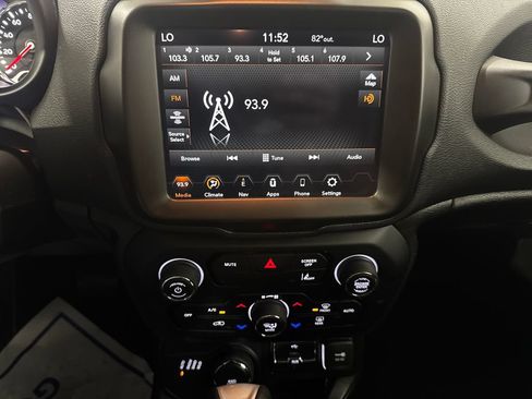 Used 2023 Jeep Renegade Altitude AWD/4WD image 14