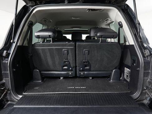 Used 2017 Toyota Land Cruiser image 12