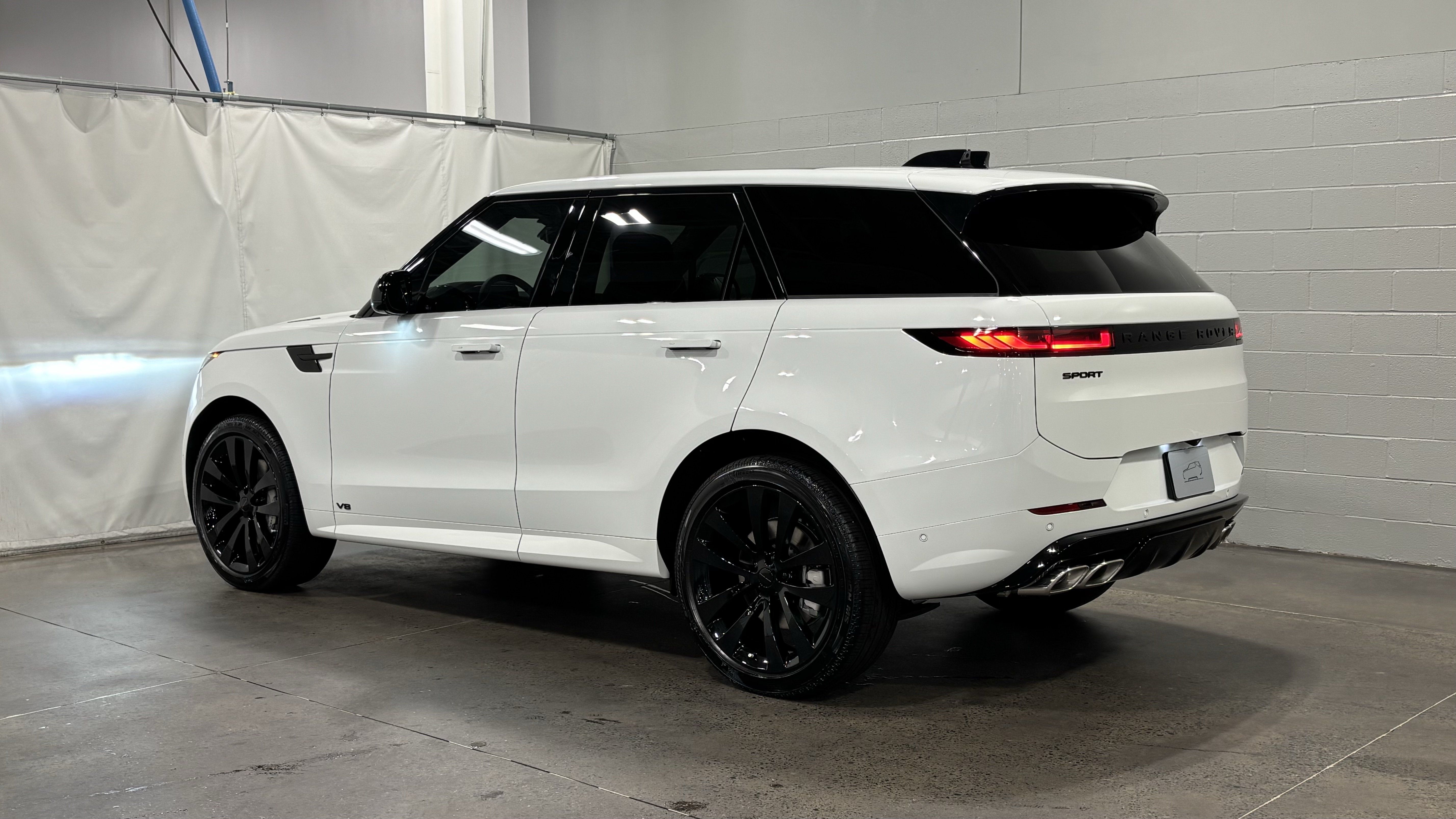 New 2026 Land Rover Range Rover Sport Dynamic SE AWD/4WD image 12