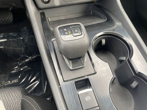 Used 2025 Nissan Rogue SV image 41