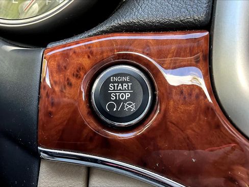 Used 2011 Jeep Grand Cherokee Limited w/ Trailer Tow Group IV image 31