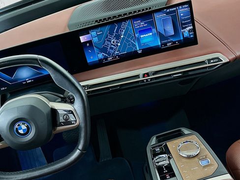 Used 2022 BMW iX xDrive50 w/ Premium Package image 18