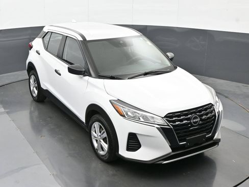 Used 2022 Nissan Kicks S FWD image 33