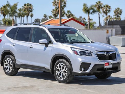 Used 2021 Subaru Forester Premium AWD/4WD image 3
