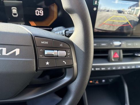 New 2025 Kia K4 LXS image 12