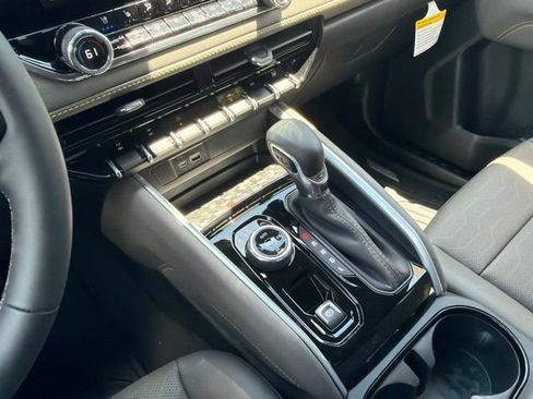 New 2026 Chevrolet Colorado ZR2 w/ Technology Package AWD/4WD image 11