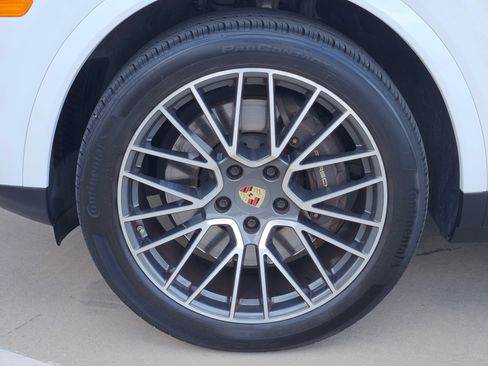Certified 2023 Porsche Cayenne AWD/4WD image 14