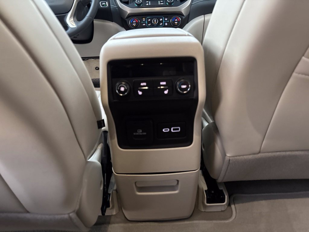 Used 2023 GMC Acadia Denali w/ Denali Ultimate Package AWD/4WD image 32