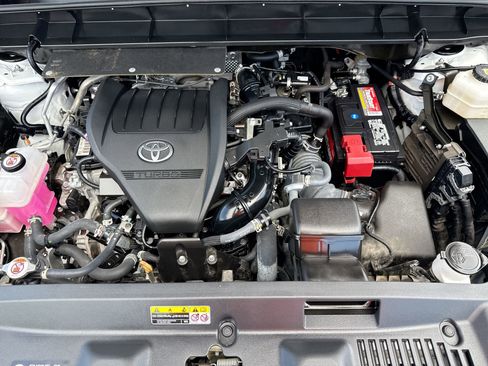 Used 2023 Toyota Highlander XLE FWD image 18