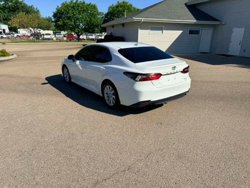 Used 2021 Toyota Camry LE FWD image 3