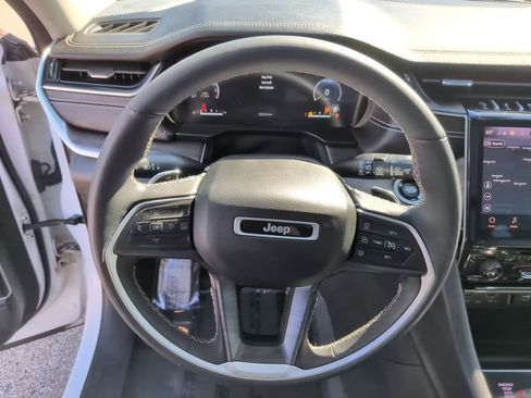 Used 2024 Jeep Grand Cherokee Limited w/ Black Appearance Package image 23