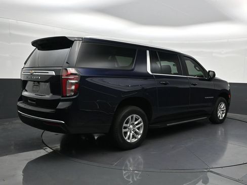 Used 2024 Chevrolet Suburban LS RWD image 5