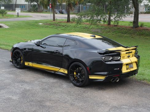 Used 2020 Chevrolet Camaro ZL1 RWD image 17