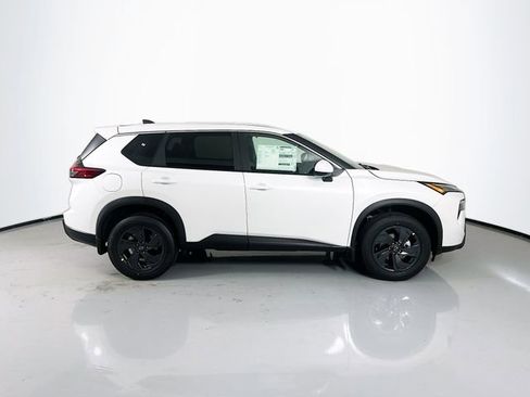 Used 2026 Nissan Rogue SV FWD image 8
