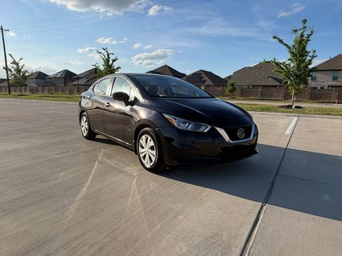 Used 2020 Nissan Versa S image 3
