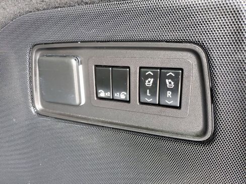 Used 2023 Cadillac Escalade ESV Sport w/ LPO, ONYX Package AWD/4WD image 31