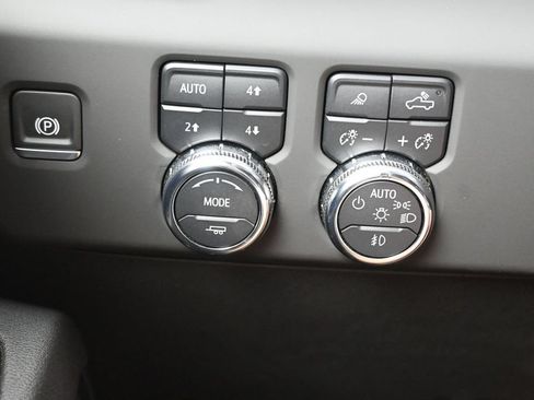 Used 2025 GMC Sierra 2500 AT4 AWD/4WD image 16