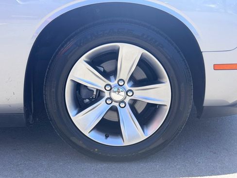 Used 2015 Dodge Challenger SXT RWD image 22