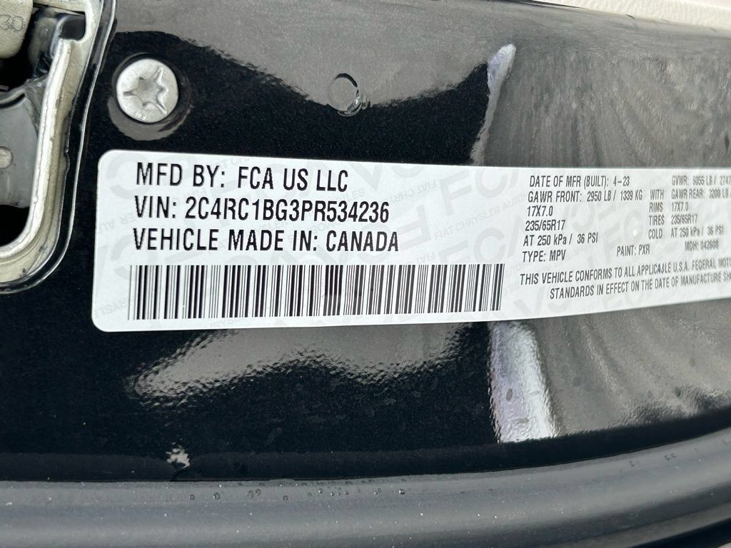 Used 2023 Chrysler Pacifica Touring-L FWD image 46