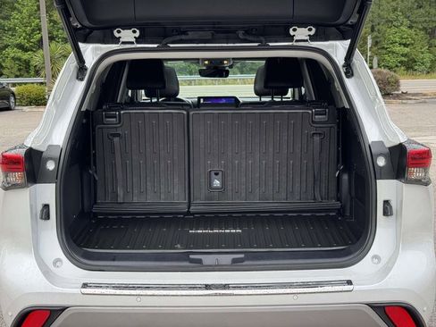 Used 2023 Toyota Highlander Platinum AWD/4WD image 16