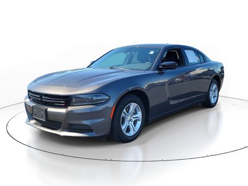 Used 2023 Dodge Charger SXT image 2