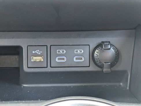 Used 2023 Toyota Highlander XLE AWD/4WD image 25