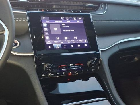 New 2025 Jeep Grand Cherokee L Laredo image 7