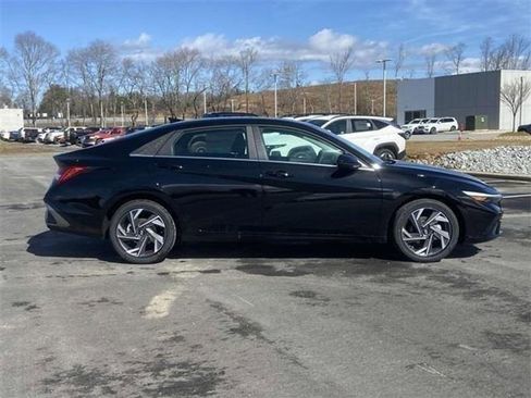 Used 2025 Hyundai Elantra SEL image 23