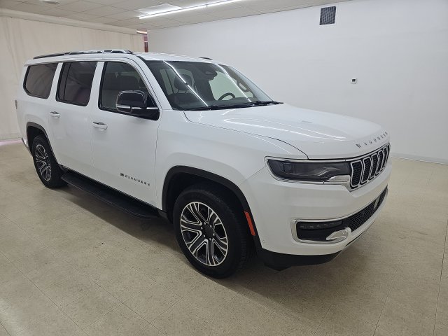 Used 2024 Jeep Wagoneer L Series II w/ Flexible Seating Group AWD/4WD image 14