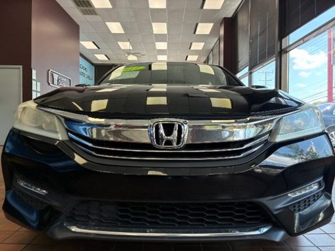 Used 2017 Honda Accord Sport Special Edition image 2
