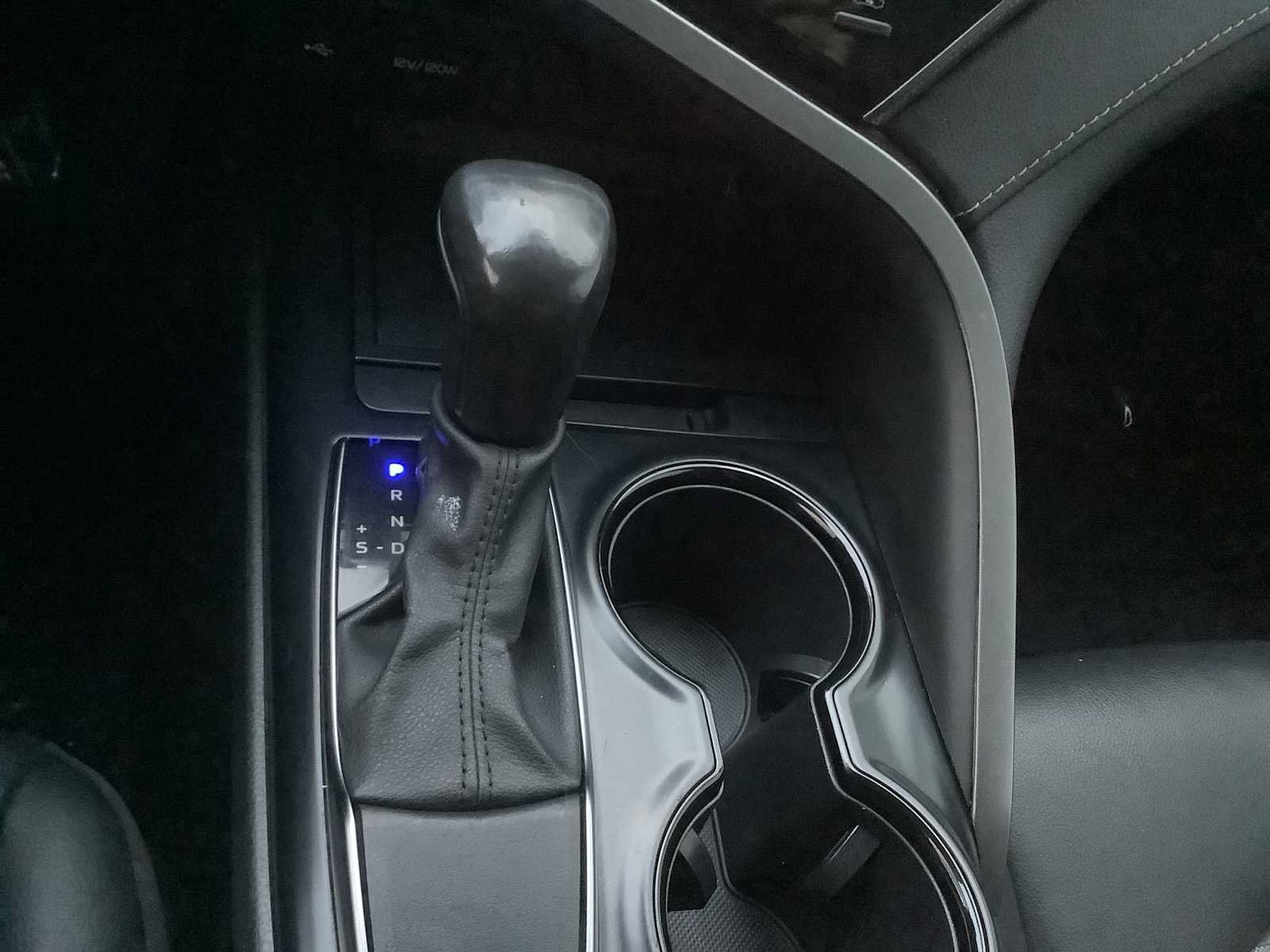 Used 2020 Toyota Camry SE w/ Carpet Mat Package FWD image 18
