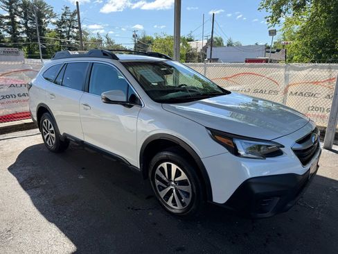 Used 2022 Subaru Outback Premium image 7