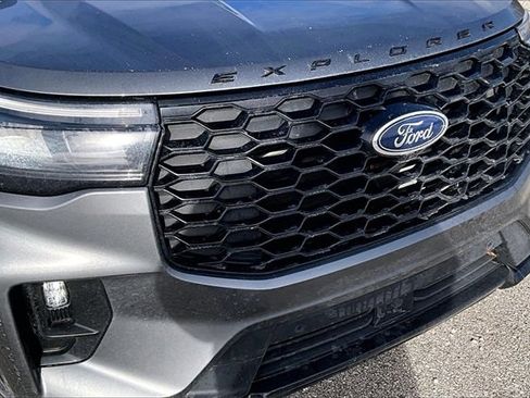 Used 2025 Ford Explorer ST-Line w/ ST-Line Street Pack image 31