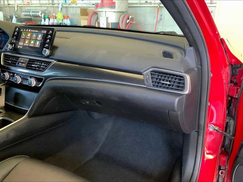 Used 2018 Honda Accord Sport image 17