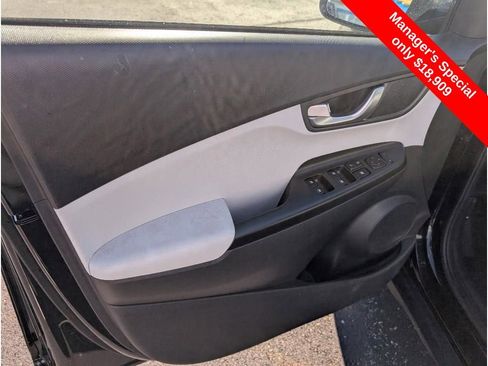 Used 2023 Hyundai Kona SEL w/ Convenience Package image 15