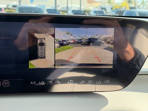 New 2026 Buick Enclave Avenir FWD image 24