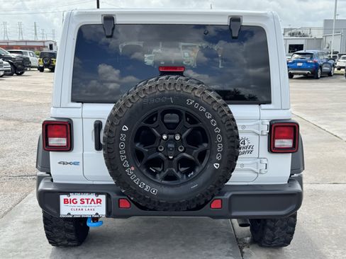 Used 2023 Jeep Wrangler Unlimited w/ Sun & Screen Package AWD/4WD image 9