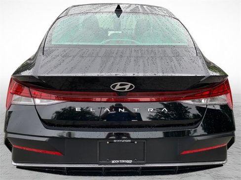 Certified 2025 Hyundai Elantra SEL w/ Cargo Package FWD image 4