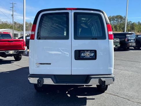 Used 2024 Chevrolet Express 2500 Work Van w/ Driver Convenience Package image 4