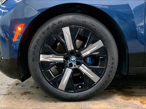 Used 2025 BMW iX xDrive50 AWD/4WD image 11