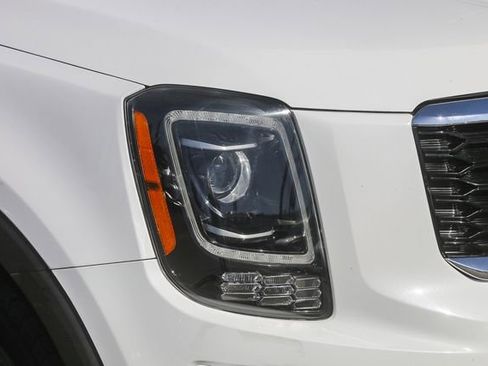 Used 2022 Kia Telluride LX AWD/4WD image 4
