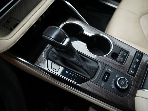 Used 2021 Toyota Highlander Platinum image 26