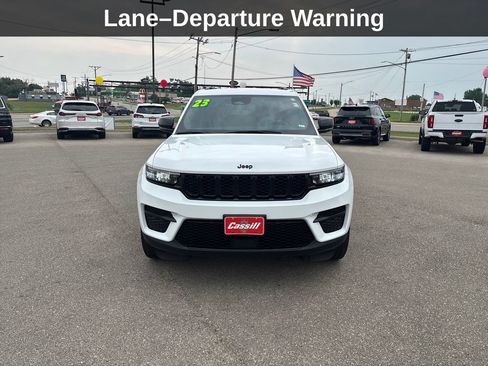 Used 2023 Jeep Grand Cherokee Altitude AWD/4WD image 10