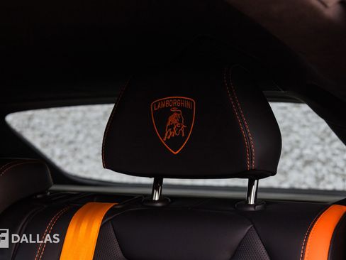 Used 2025 Lamborghini Urus SE image 32