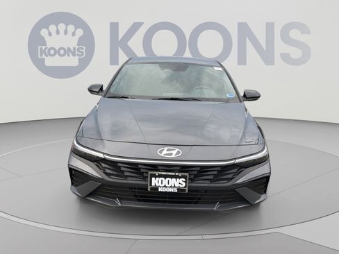 Used 2025 Hyundai Elantra SEL FWD image 11